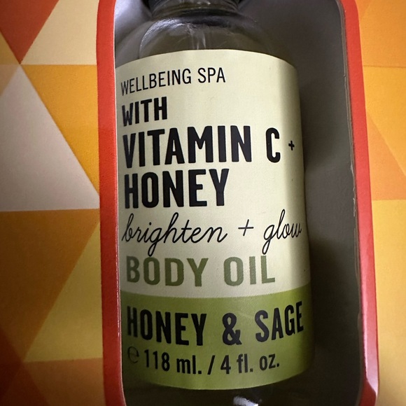 Wellbeing Spa Body Replenishing Body Trio Body Scrub, Body Oil & Body Butter Set - Picture 3 of 8